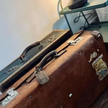 Chic Vintage In Apartment *